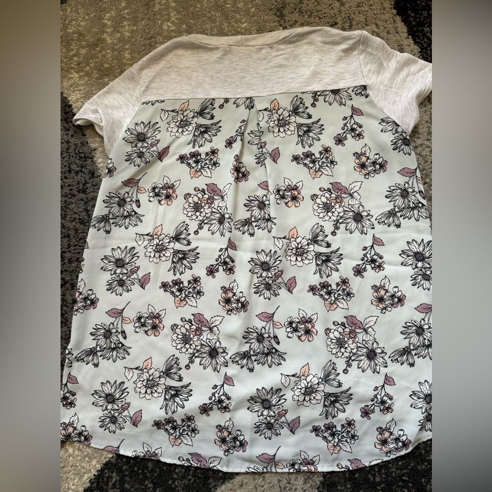 Papermoon Gray and White Floral Top